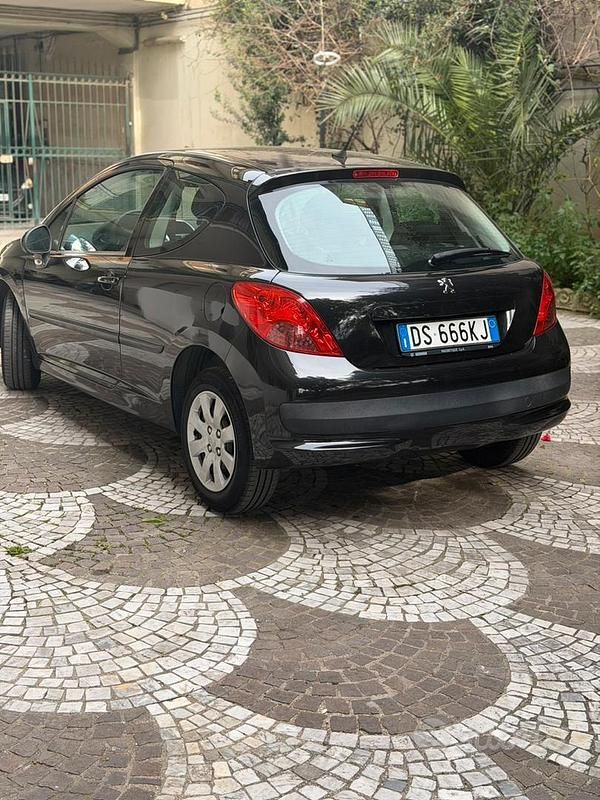 Usata Peugeot 207 95 CV (69 kW) 2008 Nero Berlina
