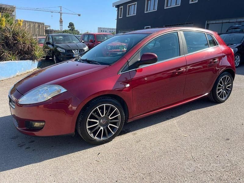 Usata Fiat Bravo 105 CV (77 kW) 2009 Bordeaux Utilitaria