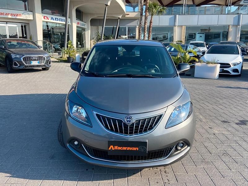 Usata Lancia Ypsilon Gold 69 CV (50 kW) 2023 Grigio Utilitaria