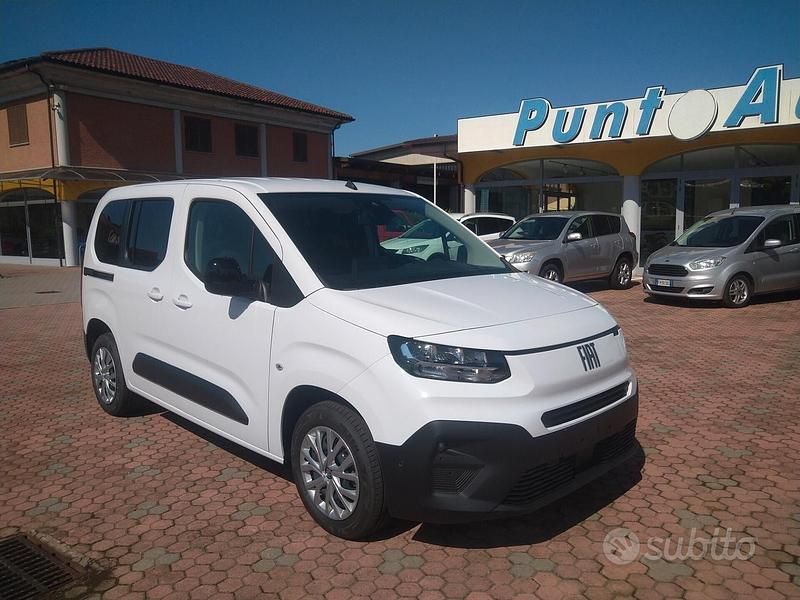 Usata Fiat Doblò 100 CV (73 kW) 2024 Bianco Monovolume