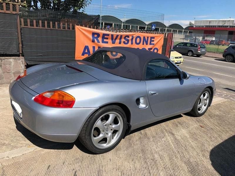 Second-hand Porsche Boxster 220 CP (161 kW) 2000 Argintiu Cabrio