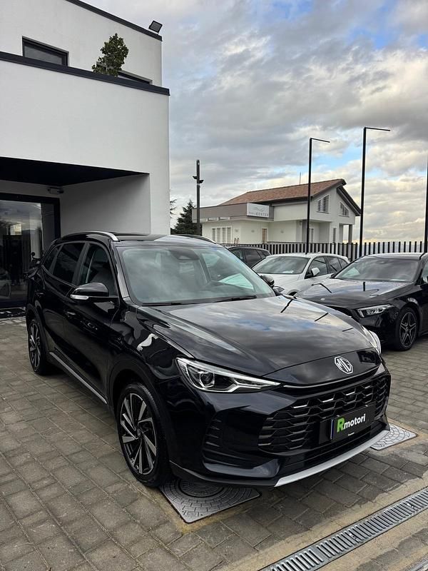 Usata MG ZS Luxury 101 CV (74 kW) 2025 Nero Station wagon