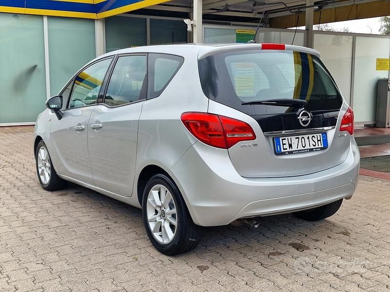 Usata Opel Meriva Cosmo 95 CV (69 kW) 2015 Giallo Monovolume