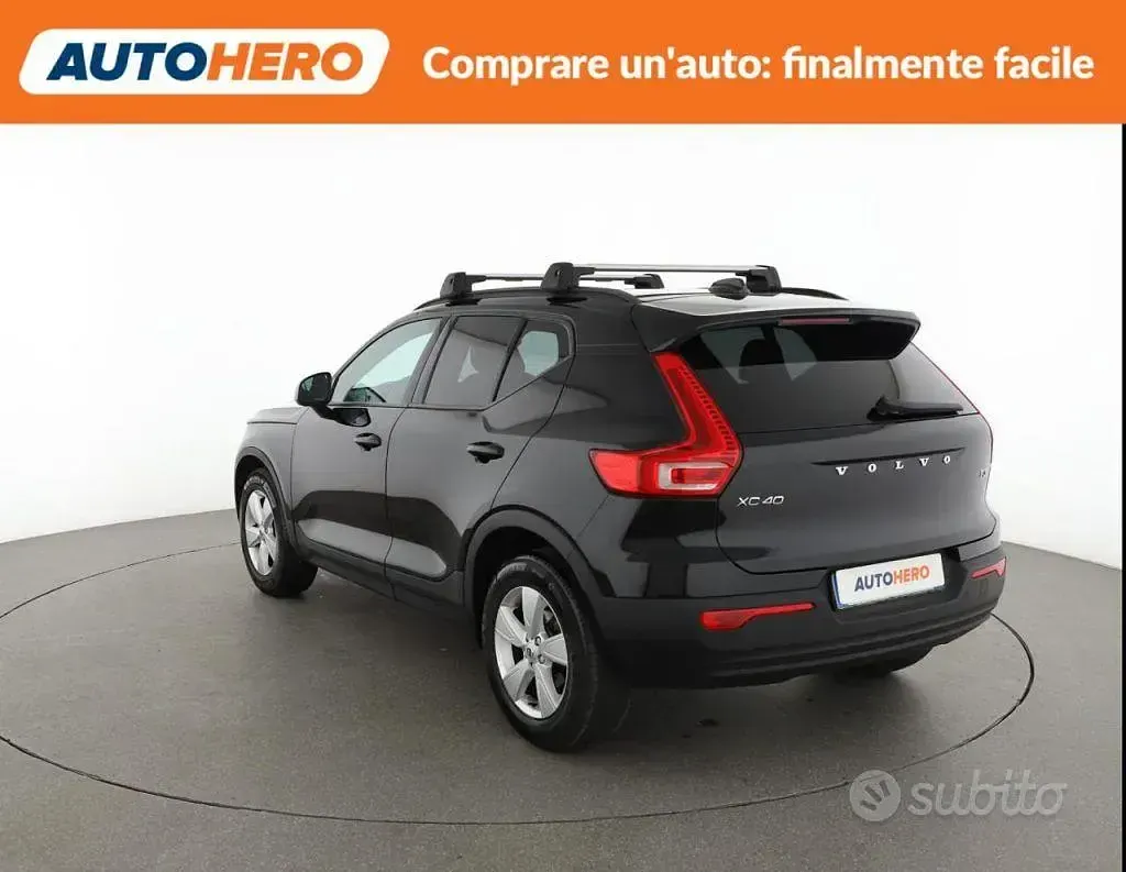 Usata Volvo XC40 Momentum 163 CV (119 kW) 2022 Nero SUV