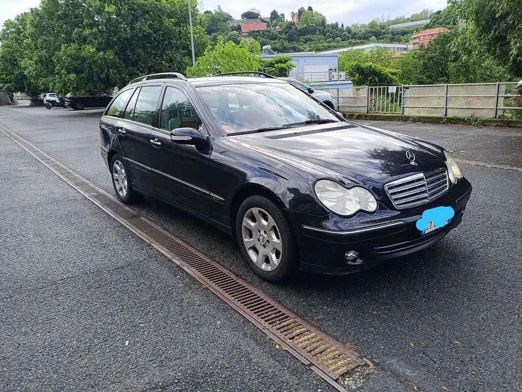 Usata Mercedes C200 Avantgarde 122 CV (89 kW) 2006 Blu/azzurro Station wagon