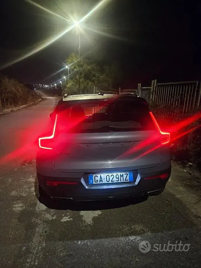 Usata Volvo XC40 R-Design 150 CV (110 kW) 2020 Grigio SUV