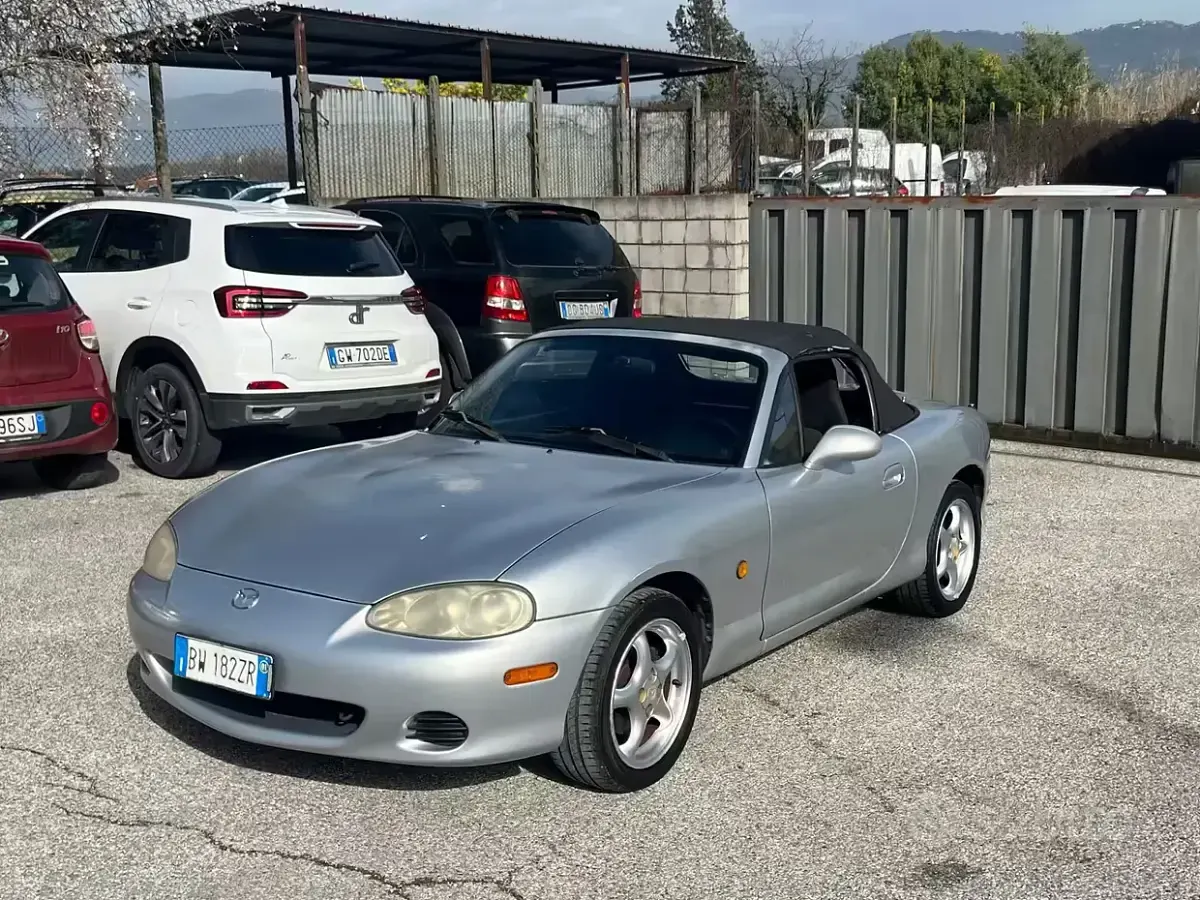 Usata Mazda MX5 110 CV (80 kW) 2001 Grigio Cabrio
