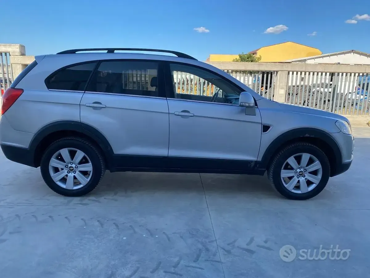 Usata Chevrolet Captiva 150 CV (110 kW) 2007 Grigio SUV