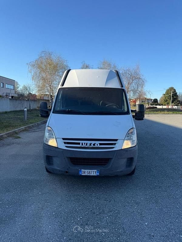 Usata Iveco Daily 177 CV (130 kW) 2008 Bianco Berlina