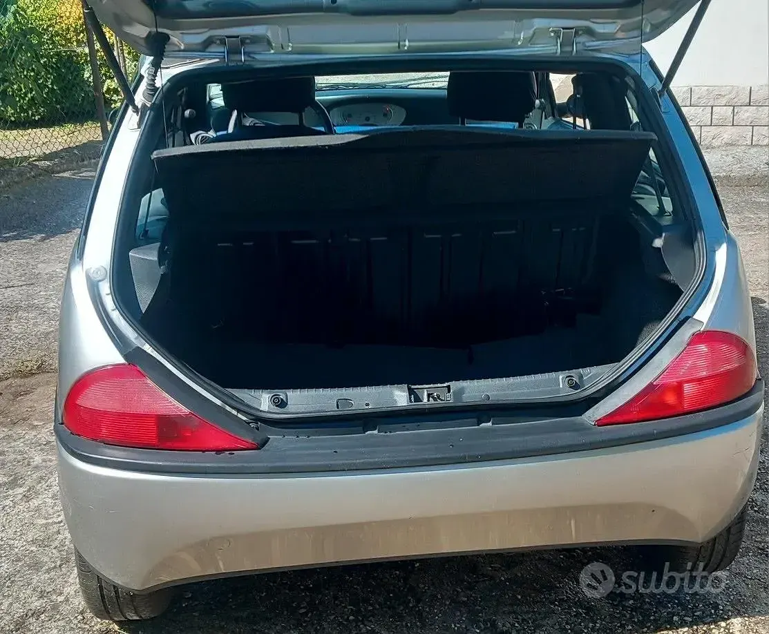 Usata Lancia Ypsilon 54 CV (39 kW) 2000 Grigio Utilitaria