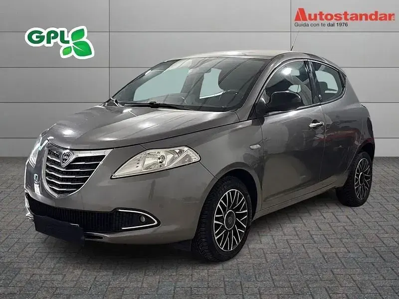 Usado Lancia Ypsilon Gold 69 CV (50 kW) 2015 Utilitario