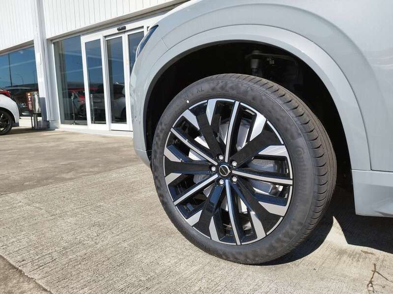 Nuova Volvo XC90 Plus 250 CV (183 kW) 2025 Grigio SUV