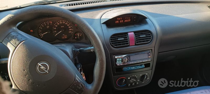 Usata Opel Corsa 80 CV (58 kW) 2004 Blu Utilitaria