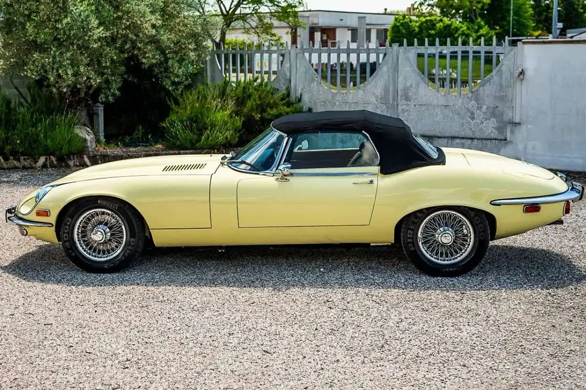 Usata Jaguar E-Type 272 CV (200 kW) 1973 Primrose yellow Cabrio
