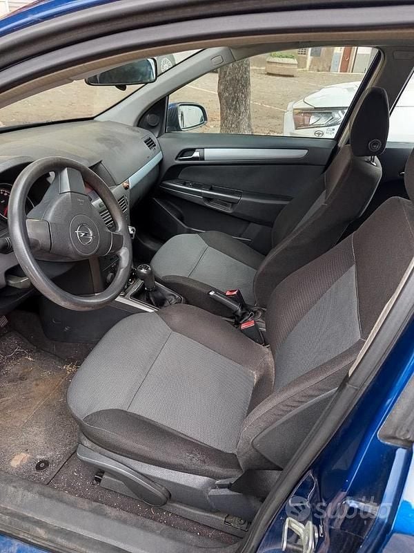 Usata Opel Astra 60 CV (44 kW) 2005 Blu Berlina