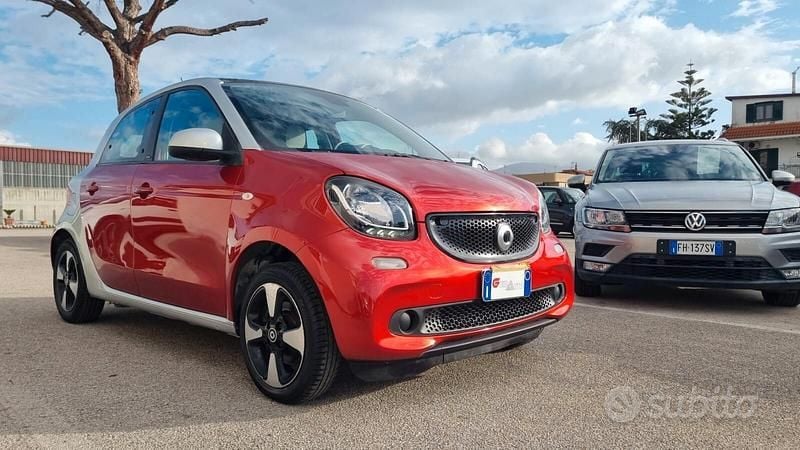Usata Smart ForFour Prime 70 CV (51 kW) 2015 Rosso Utilitaria