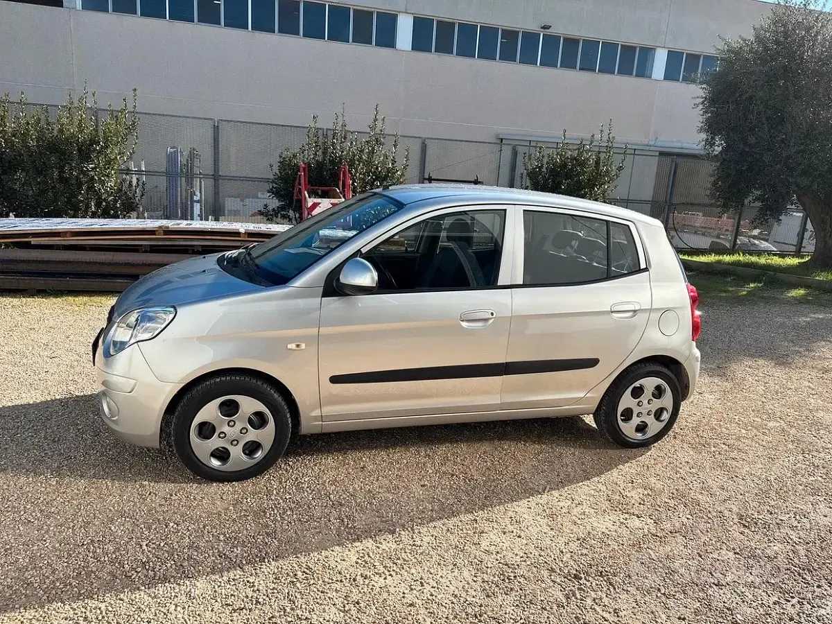 Usata Kia Picanto 62 CV (45 kW) 2009 Grigio Utilitaria
