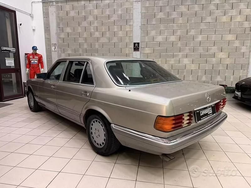 Usata Mercedes S500 245 CV (180 kW) 1987 Giallo Berlina