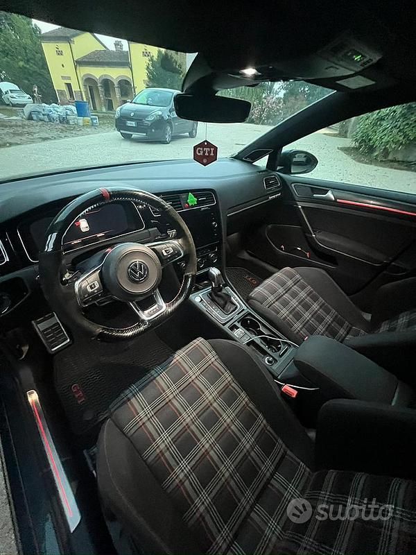 Usata VW Golf VII GTI 230 CV (169 kW) 2019 Grigio Utilitaria