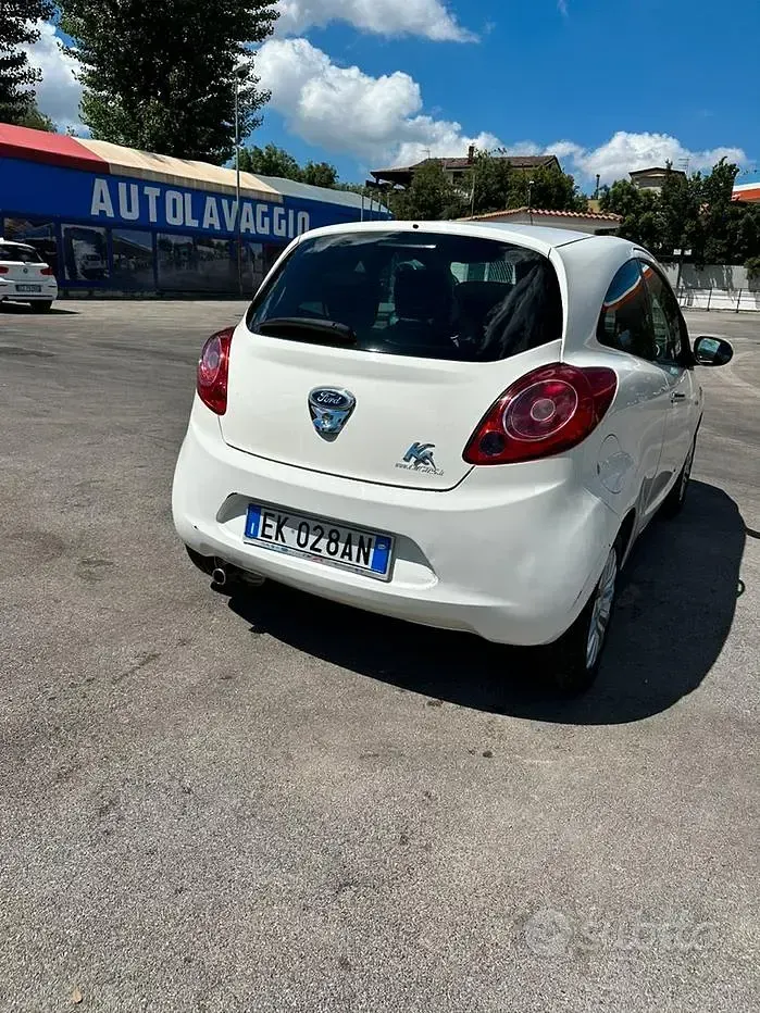 Usata Ford Ka Titanium 69 CV (50 kW) 2011 Bianco Utilitaria