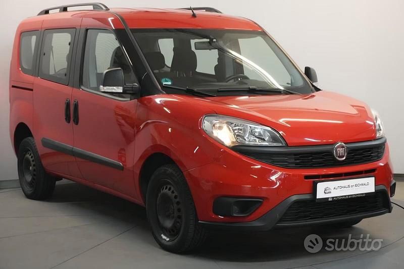 Rosso Usata 2015 Fiat Doblò Easy Monovolume | 10.000 € (Buon prezzo) - Immagine 1/4