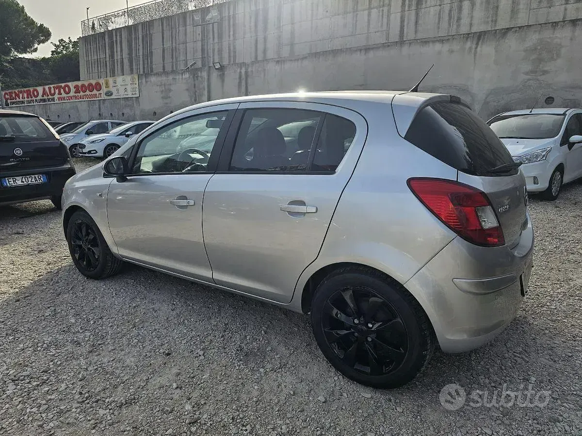 Usata Opel Corsa Edition 63 CV (46 kW) 2013 Utilitaria