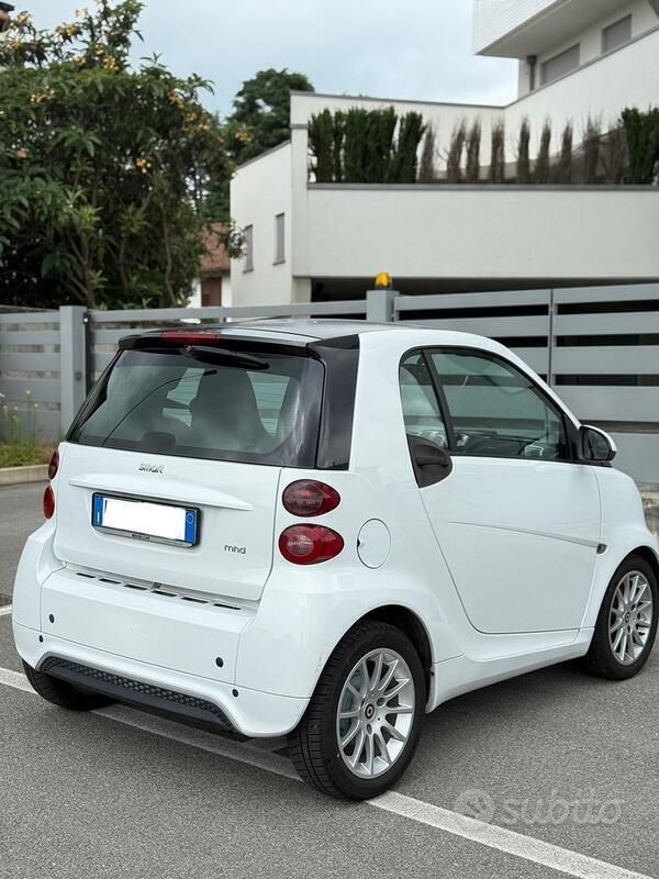 Usata Smart ForTwo Coupé 71 CV (52 kW) 2010 Utilitaria