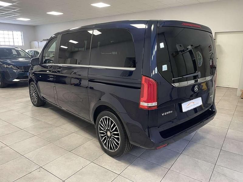 Usata Mercedes V250 Premium 190 CV (139 kW) 2017 Blu/azzurro Monovolume