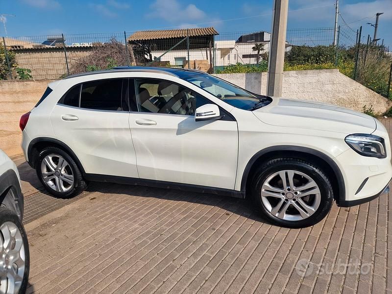 Usata Mercedes GLA200 Premium 135 CV (99 kW) 2016 Bianco SUV