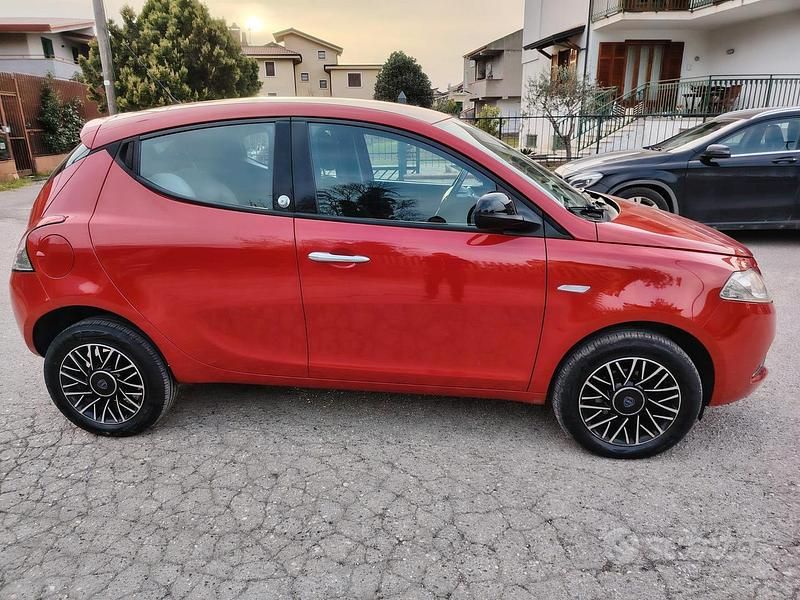 Usata Lancia Ypsilon 80 CV (58 kW) 2018 Rosso Utilitaria