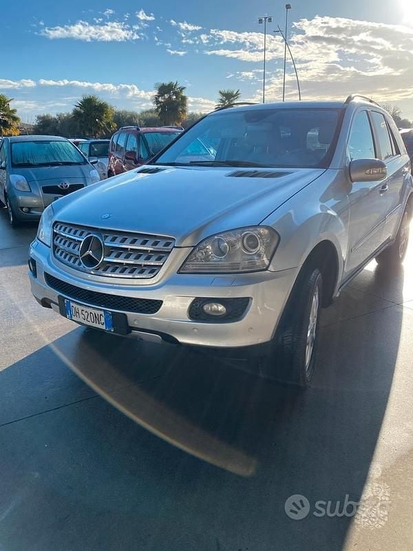 Usata Mercedes ML420 306 CV (225 kW) 2007 Grigio SUV