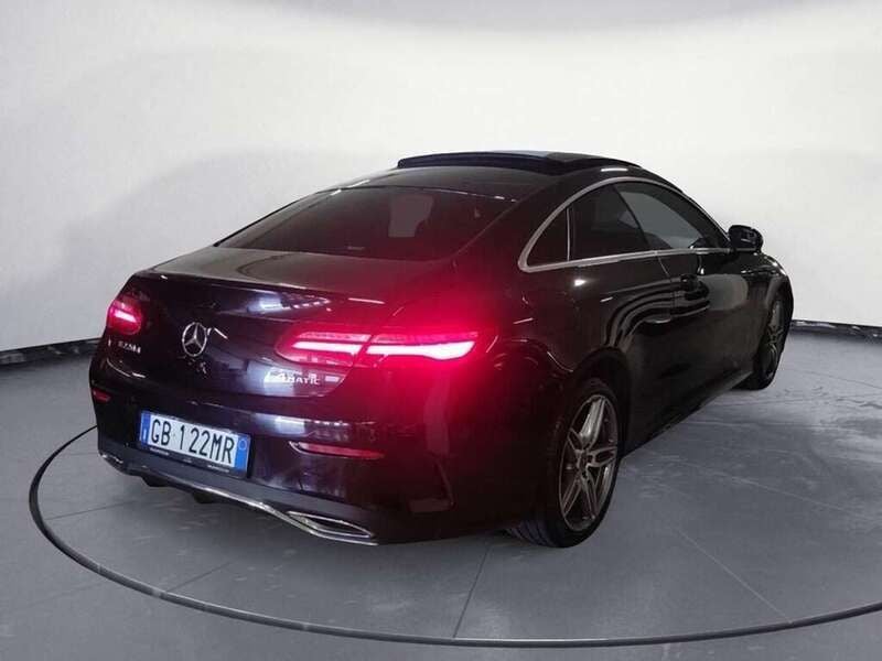 Usata Mercedes E220 Premium Plus 194 CV (142 kW) 2020 Nero metallizzato Coupé