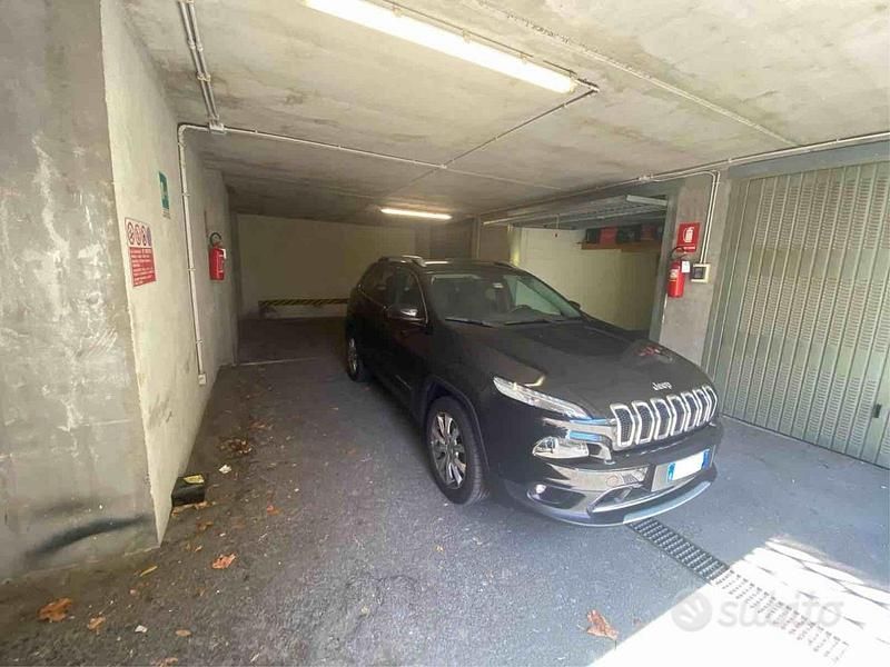 Usata Jeep Cherokee Longitude 185 CV (136 kW) 2016 Nero SUV