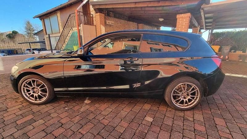 Usata BMW 114 102 CV (75 kW) 2012 Nero Utilitaria