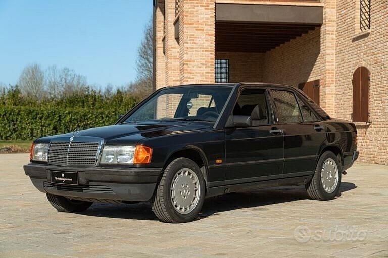 Usata Mercedes 190 122 CV (89 kW) 1988 Grigio Berlina
