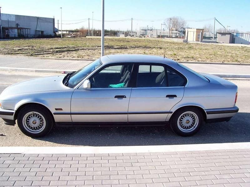 Usata BMW 520 129 CV (94 kW) 1990 Argento Berlina