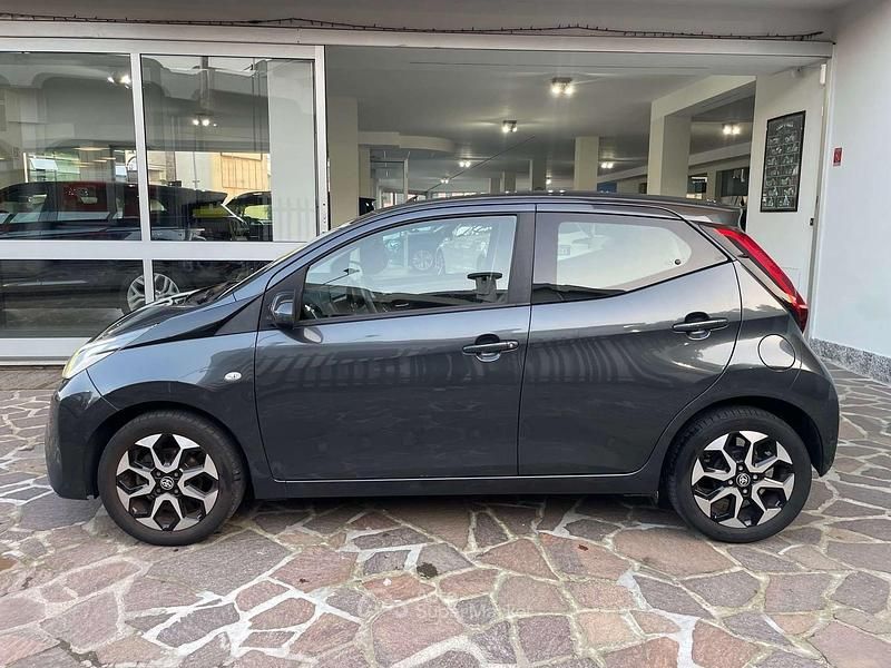 Usata Toyota Aygo X-cite 72 CV (52 kW) 2018 Grigio Utilitaria