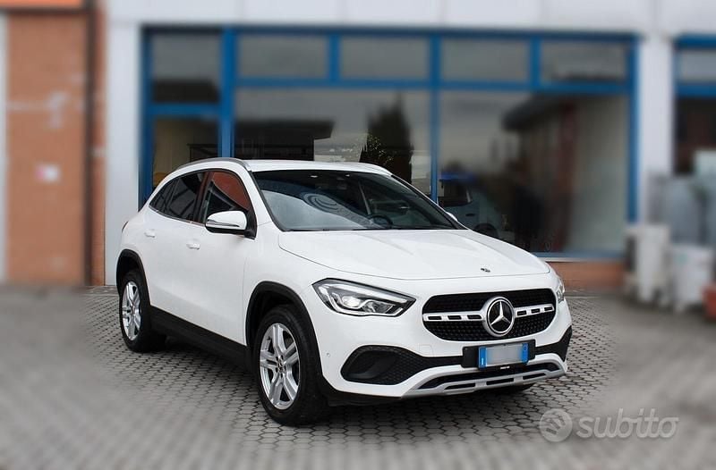 Usata Mercedes GLA180 116 CV (85 kW) 2022 Bianco SUV