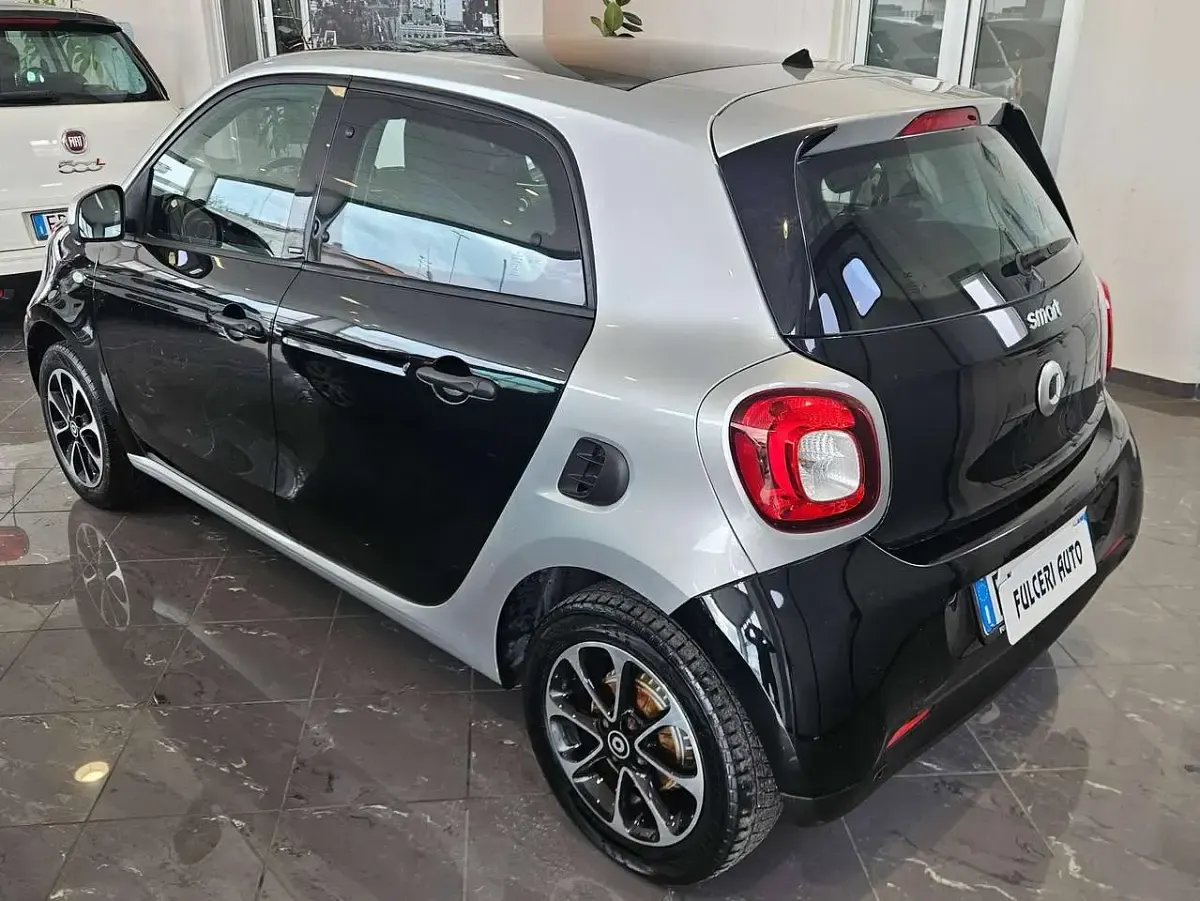 Usata Smart ForFour Passion 71 CV (52 kW) 2016 Nero Utilitaria