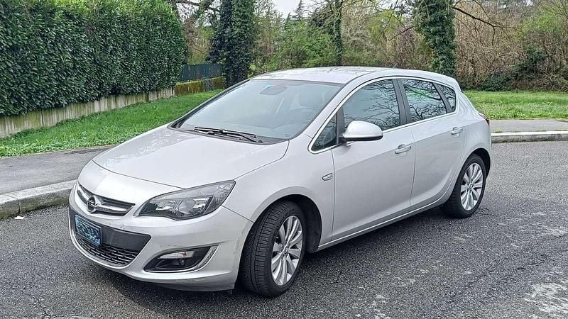 Begagnad Opel Astra Cosmo 140 HK (102 kW) 2015 Silver Sedan