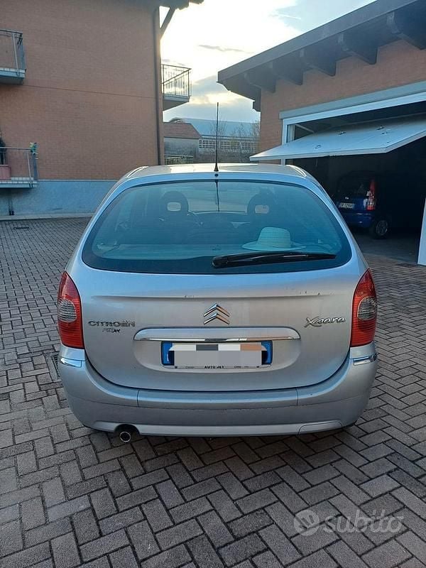 Usata Citroën Xsara Picasso 109 CV (80 kW) 2009 Grigio Monovolume