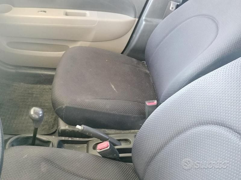Usata Daihatsu Sirion 69 CV (50 kW) 2006 Verde Utilitaria