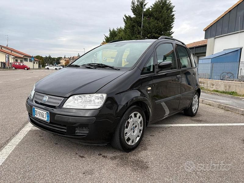 Blu Usata 2007 Fiat Idea Monovolume | 2600 € (Buon prezzo) - Immagine 1/4