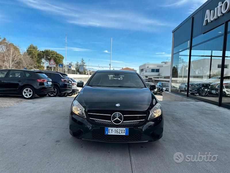 Nero Usata 2014 Mercedes A180 Tre volumi | 6900 € (Ottimo prezzo) - Immagine 1/4