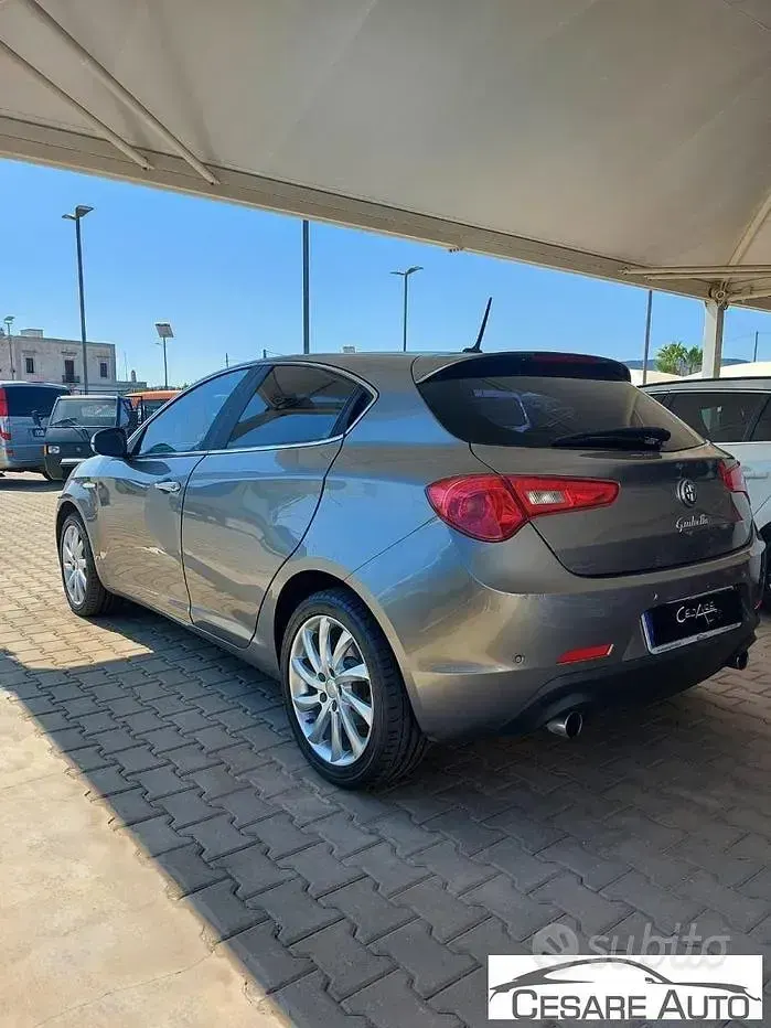 Usata Alfa Romeo Giulietta Progression 140 CV (102 kW) 2012 Utilitaria