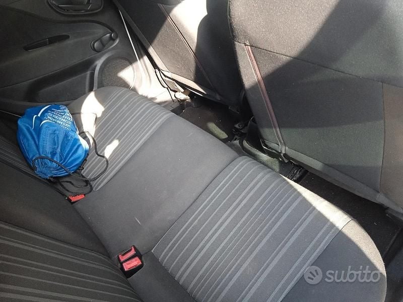 Usata Fiat Punto Easy 77 CV (56 kW) 2012 Berlina