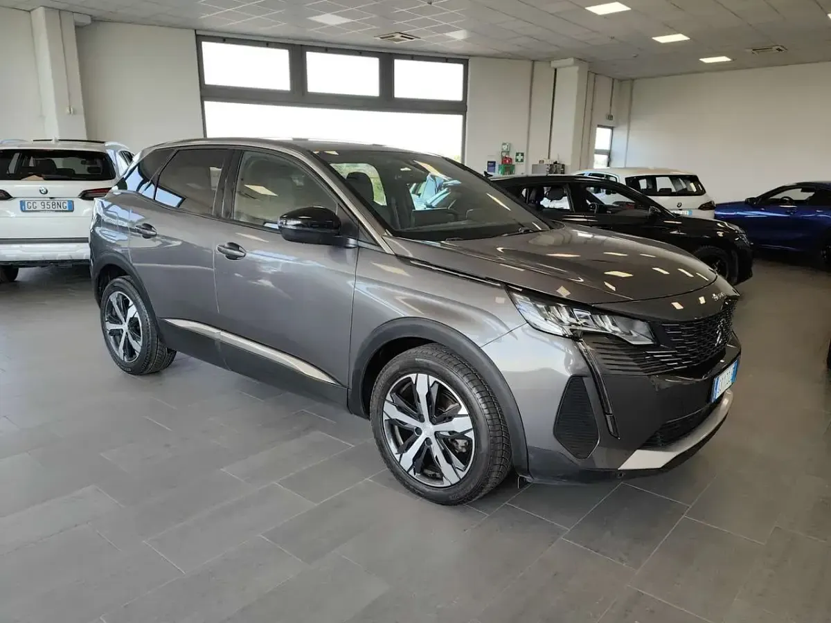 Usata Peugeot 3008 Allure 131 CV (96 kW) 2023 Grigio SUV