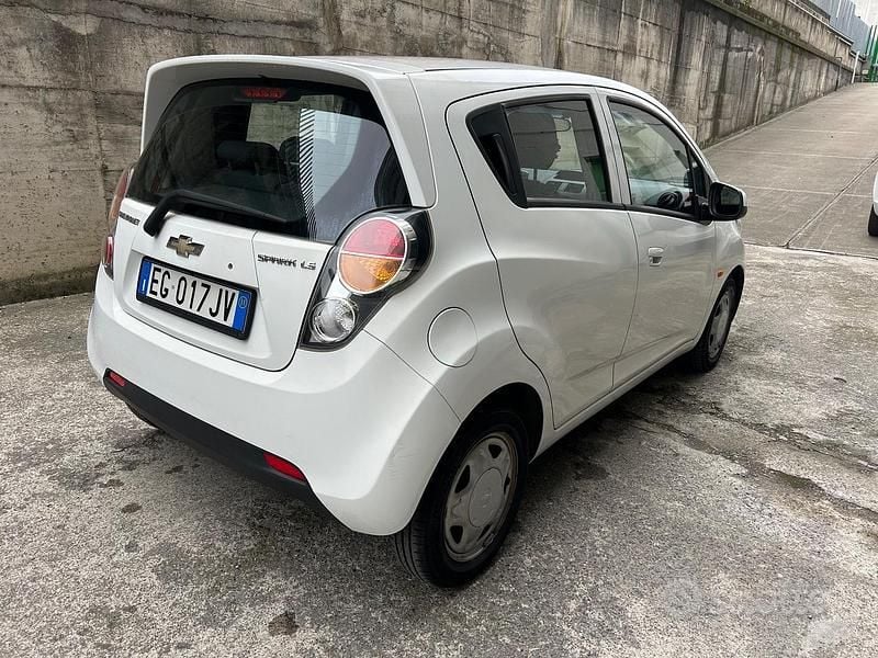 Usata Chevrolet Spark LS 68 CV (50 kW) 2011 Bianco Utilitaria