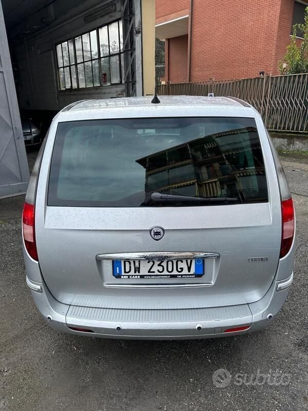 Usata Lancia Phedra 136 CV (100 kW) 2009 Oro Monovolume