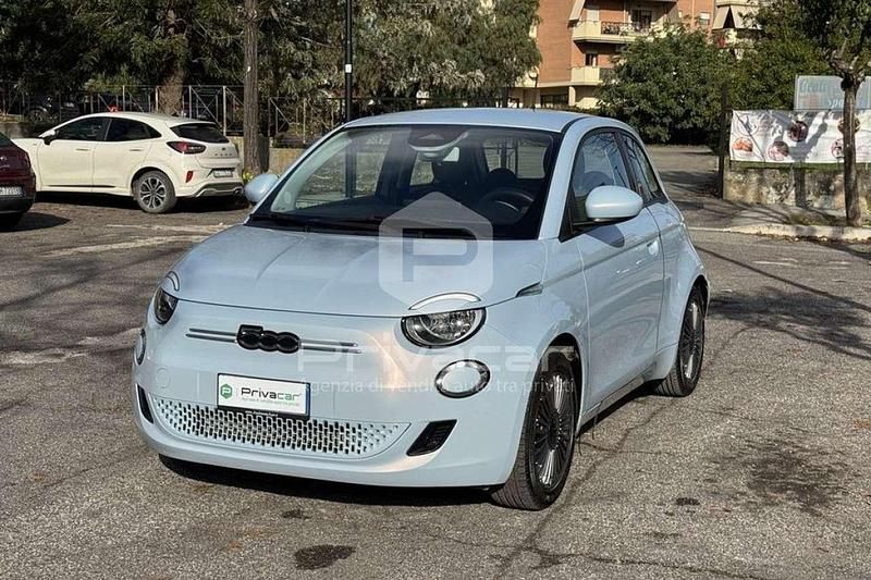 Blu Usata 2021 Fiat 500e Icon Tre volumi | 14.990 € (Buon prezzo) - Immagine 1/4